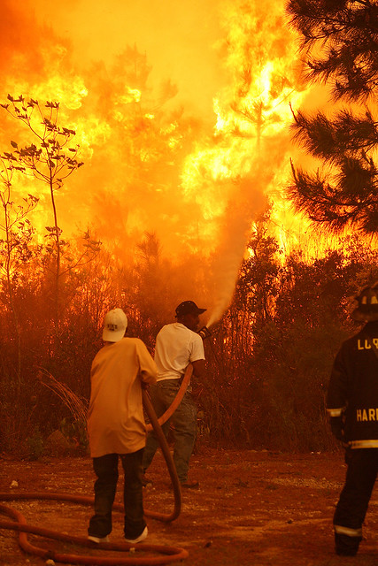 Fast-Moving Wildfire Threatens Coastal Tourist Towns In South Carolina